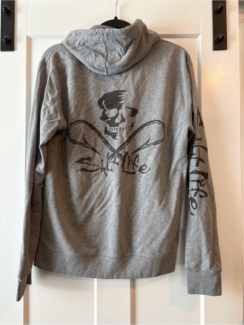 Salt Life Men's Gray Crewneck Sweatshirt with 'Live Salty' Logo